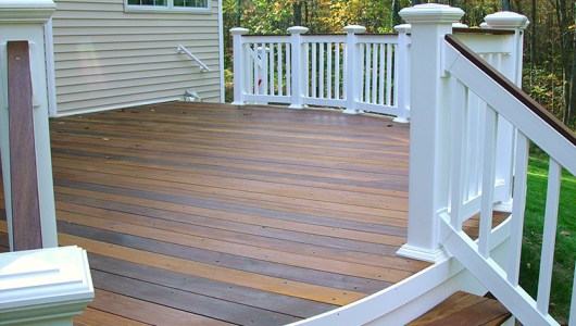 Ipé deck with custom color oil